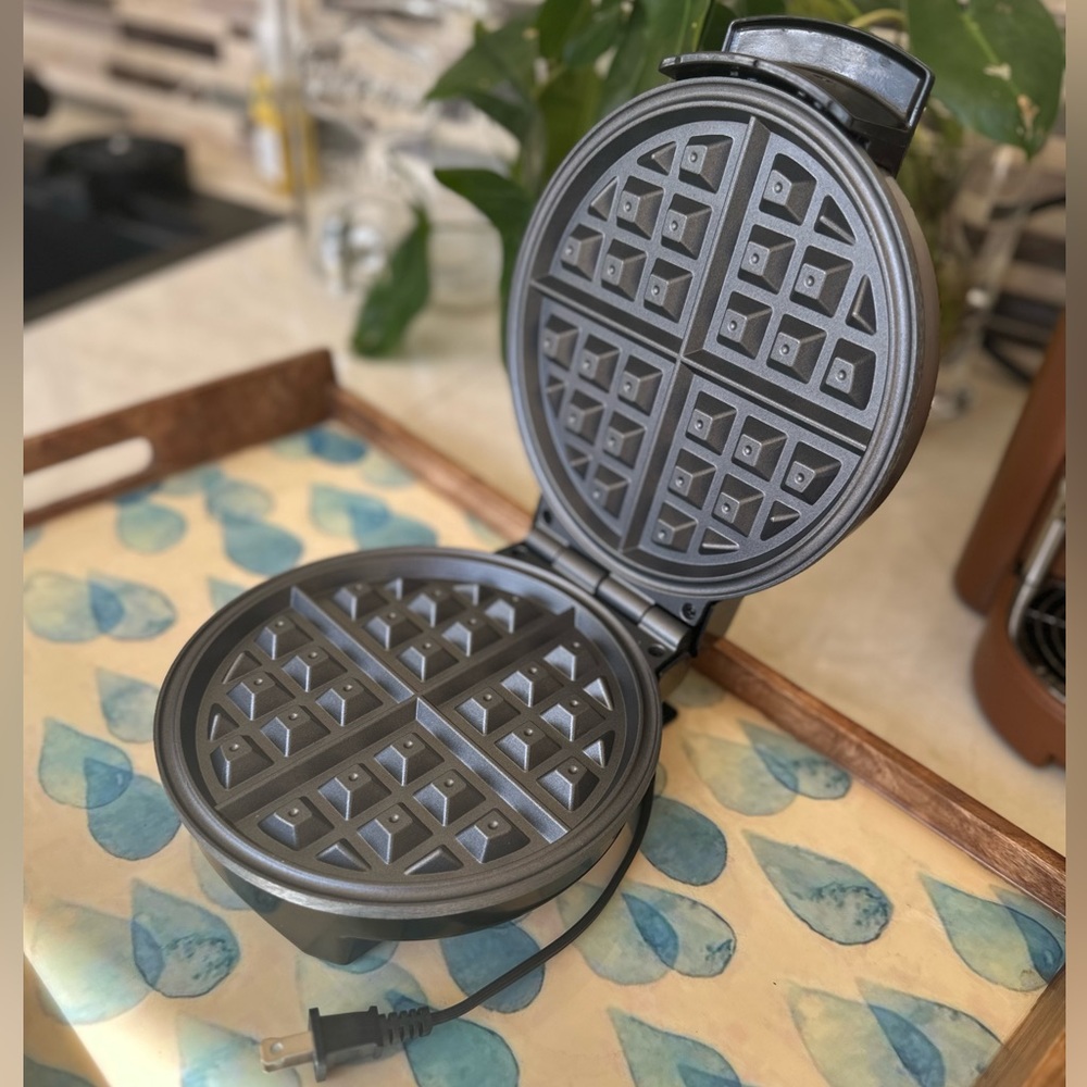 Oster Belgian Waffle Maker with Adjustable Temperature Control